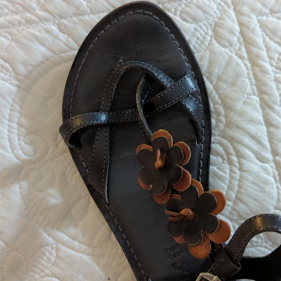 Italian Flower Sandals in Two toned Leather. - Picture 6 of 9